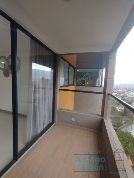 Apartamento en Arriendo en Las Lomitas