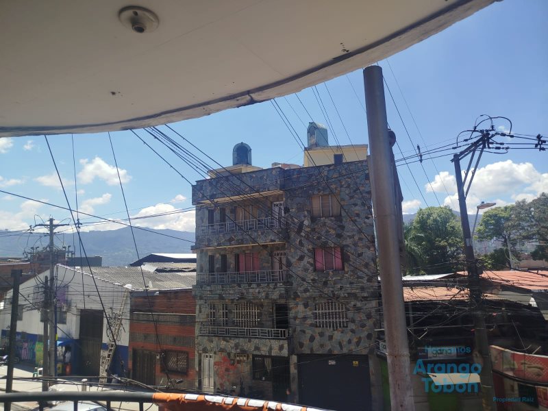 Local en Ambos en Ditaires