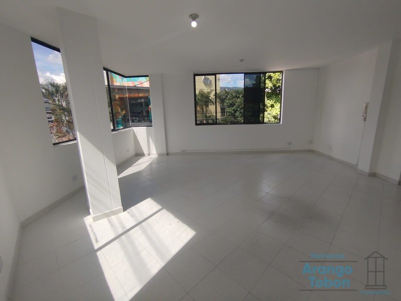 Oficina en Arriendo en Conquistadores