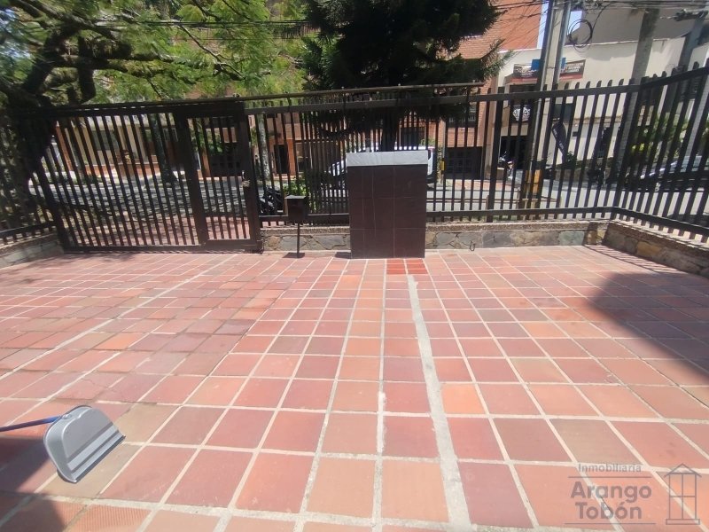 Casa-local en Arriendo en Laureles