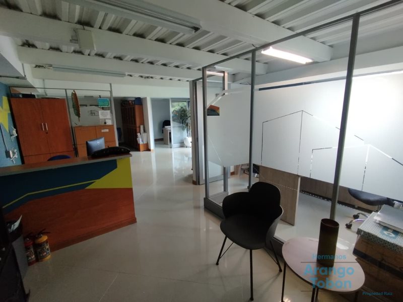 Oficina en Arriendo en Las Lomitas