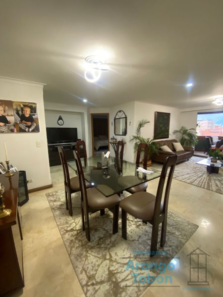 Apartamento en Ambos en Laureles